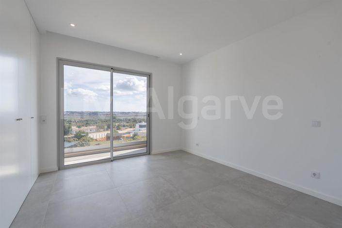 Image No.21-4 Bed House for sale