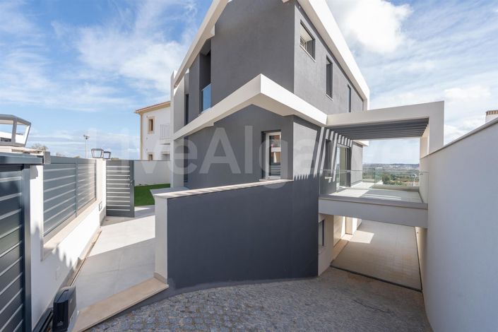 Image No.27-4 Bed House for sale