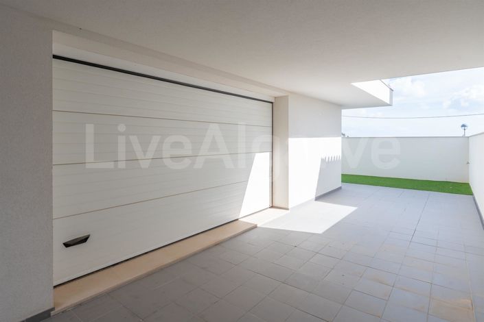 Image No.28-4 Bed House for sale