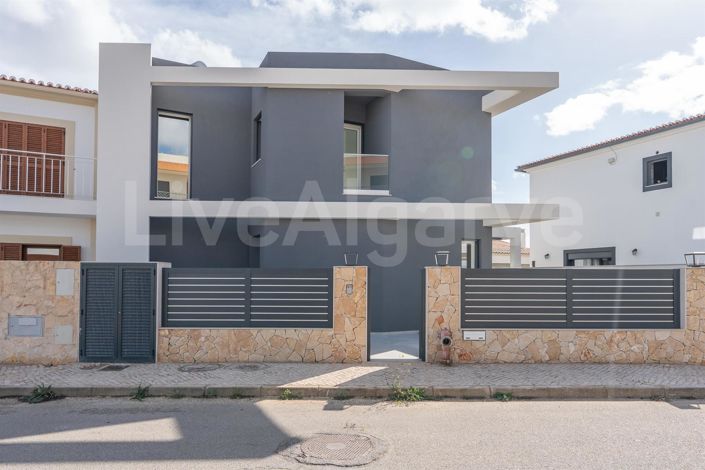 Image No.3-4 Bed House for sale