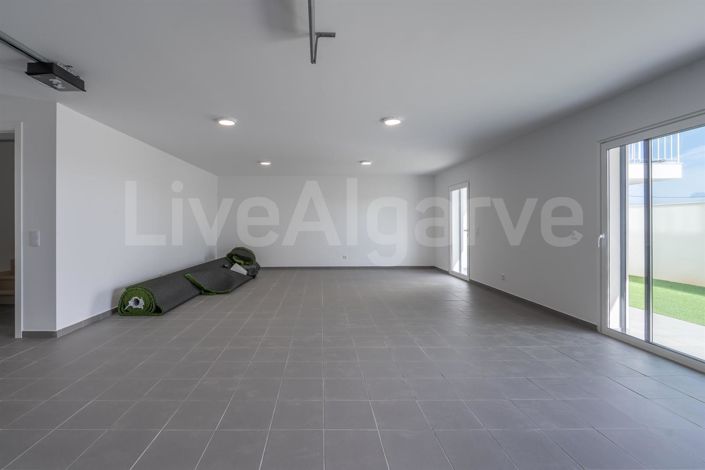 Image No.30-4 Bed House for sale