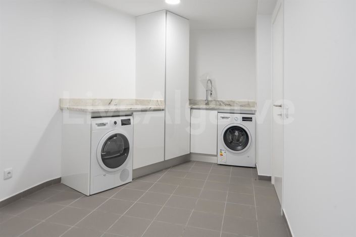 Image No.31-4 Bed House for sale