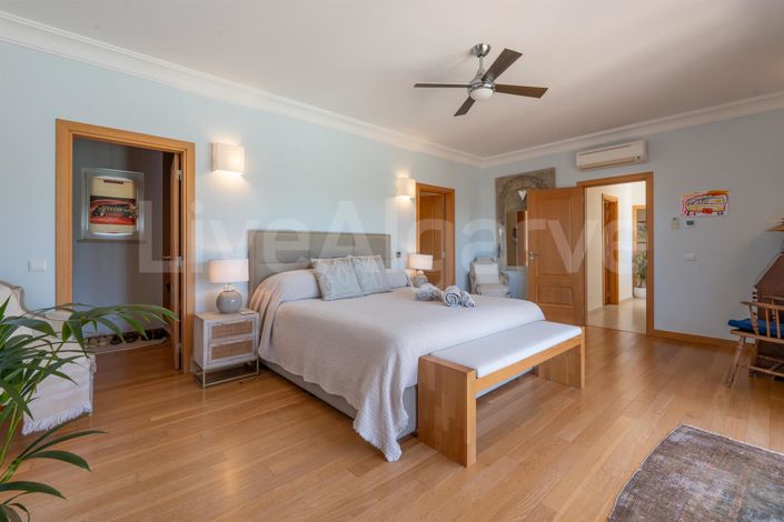 Image No.20-4 Bed House for sale