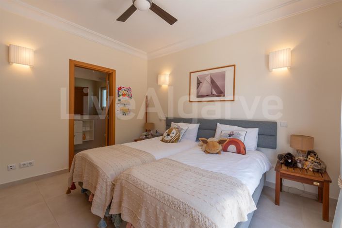 Image No.30-4 Bed House for sale