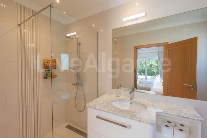 Image No.31-4 Bed House for sale