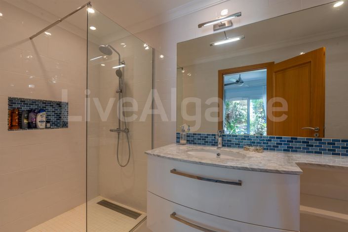 Image No.43-4 Bed House for sale