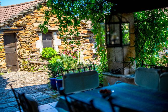 Image No.16-5 Bed House for sale