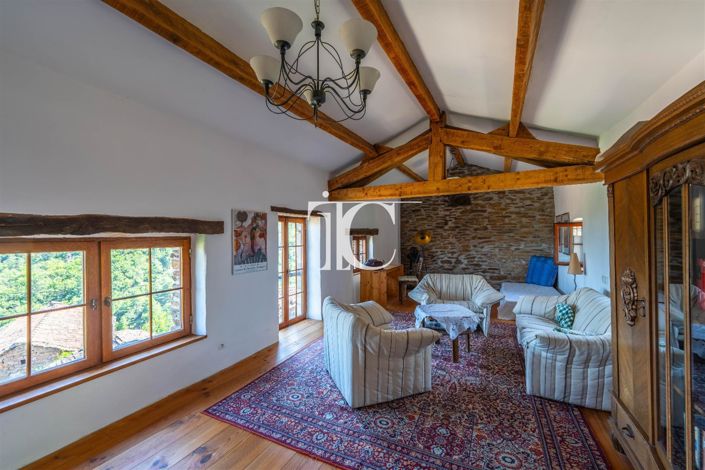 Image No.6-5 Bed House for sale