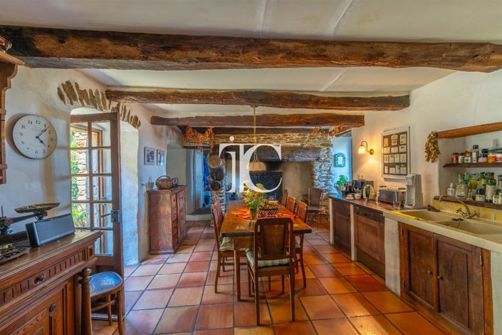 Image No.7-5 Bed House for sale