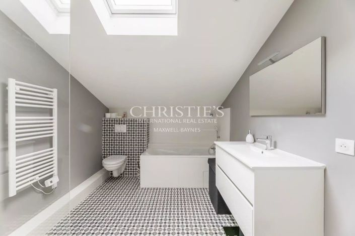 Image No.10-4 Bed House for sale