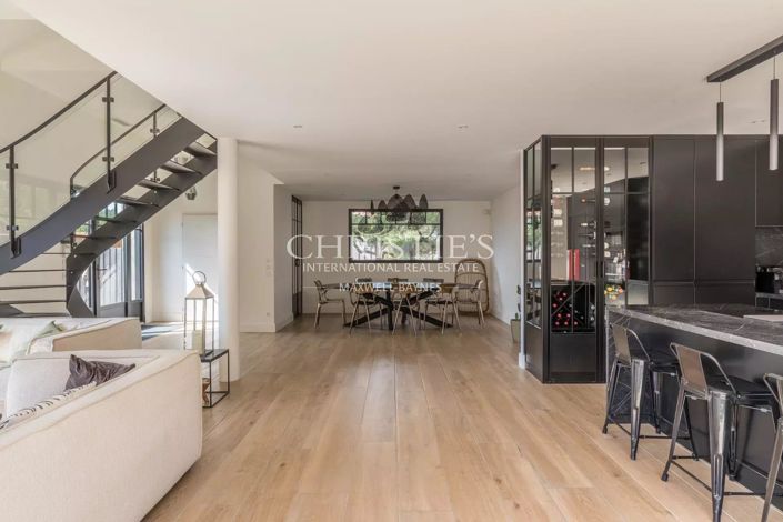 Image No.2-4 Bed House for sale