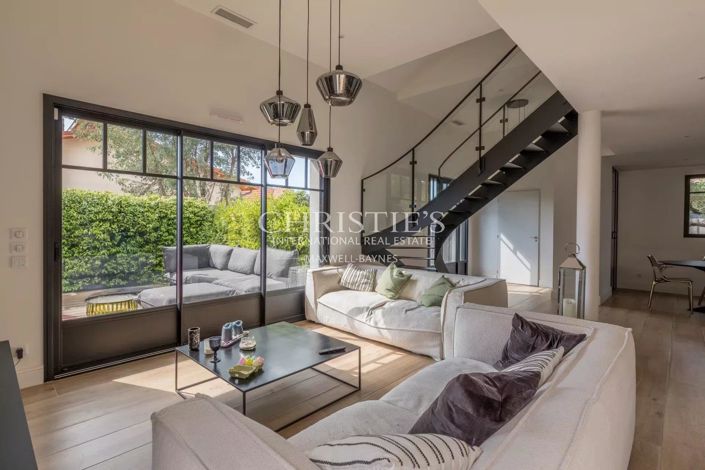 Image No.3-4 Bed House for sale