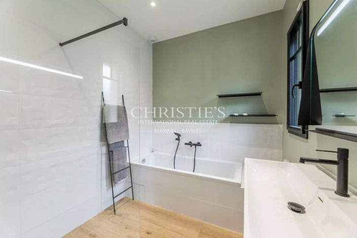 Image No.9-4 Bed House for sale