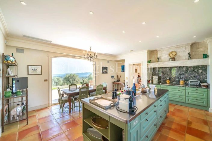 Image No.11-5 Bed House for sale