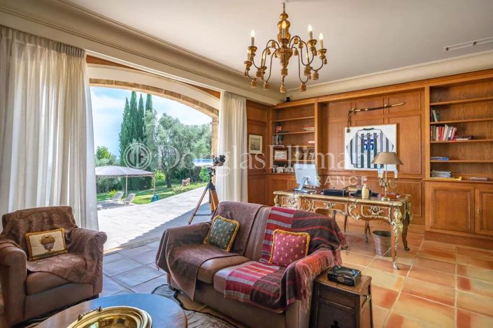 Image No.18-5 Bed House for sale