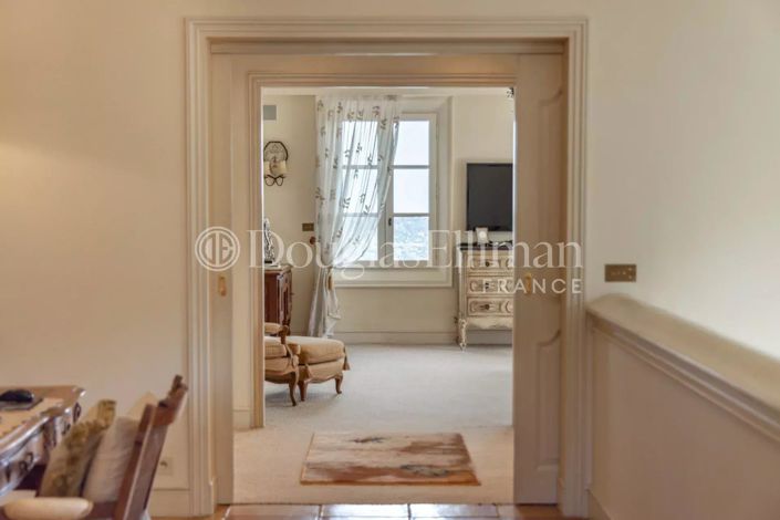 Image No.21-5 Bed House for sale