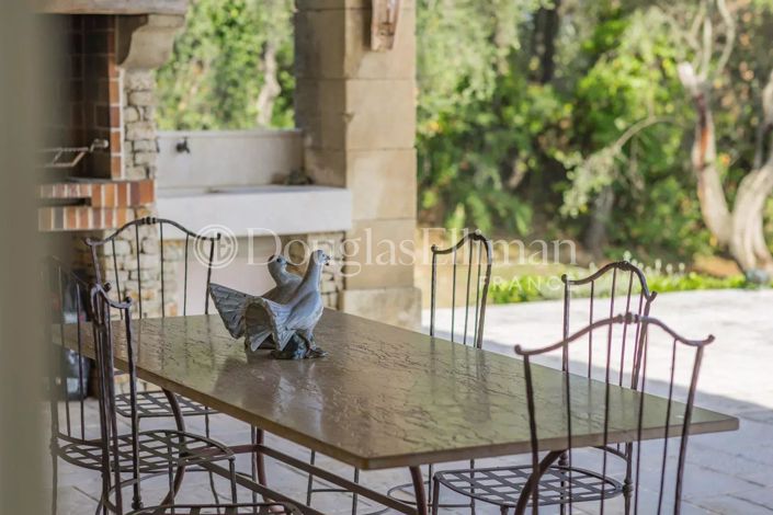 Image No.9-5 Bed House for sale