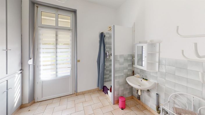 Image No.10-5 Bed House for sale