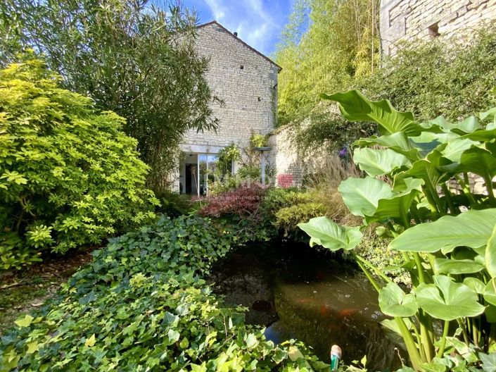 Juillac-le-Coq, House