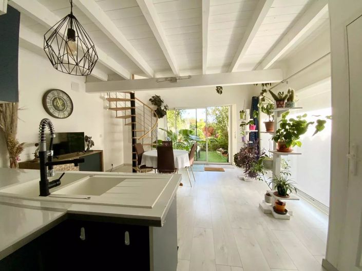 Image No.2-4 Bed House for sale