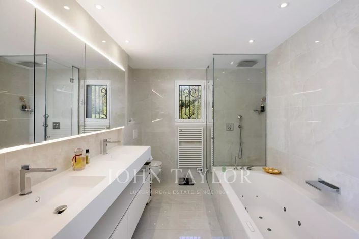 Image No.10-5 Bed House for sale