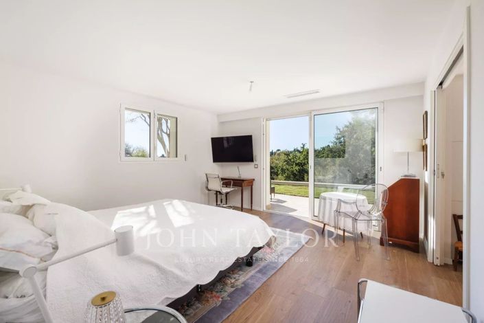 Image No.13-5 Bed House for sale