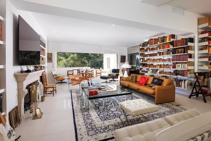 Image No.5-5 Bed House for sale