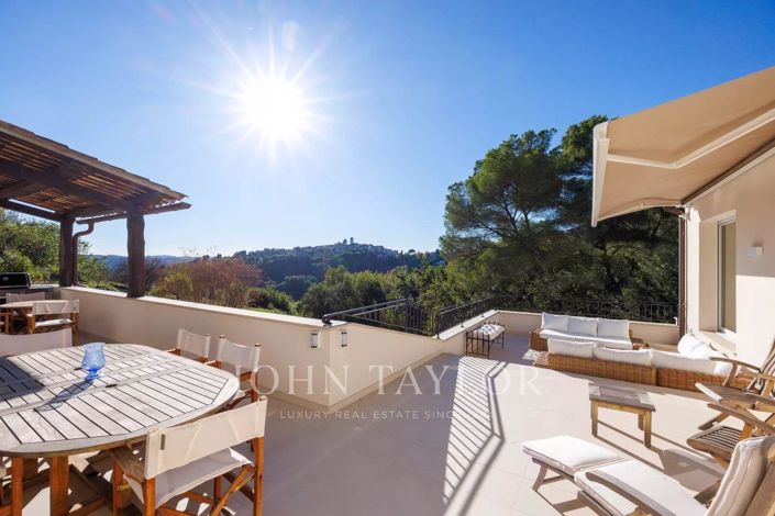 Image No.7-5 Bed House for sale