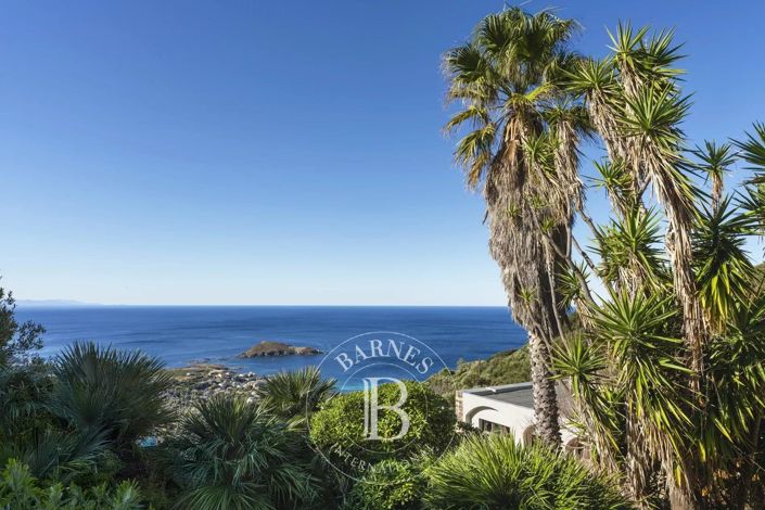 Image No.18-3 Bed House for sale