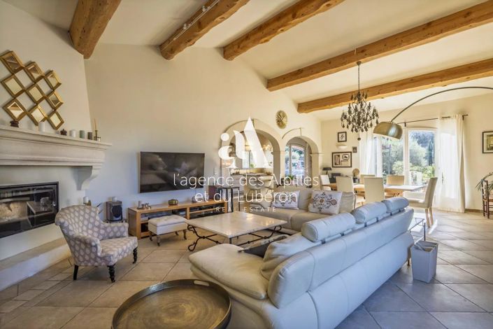 Image No.8-4 Bed House for sale