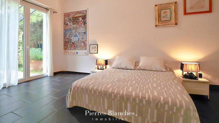 Image No.8-4 Bed House for sale