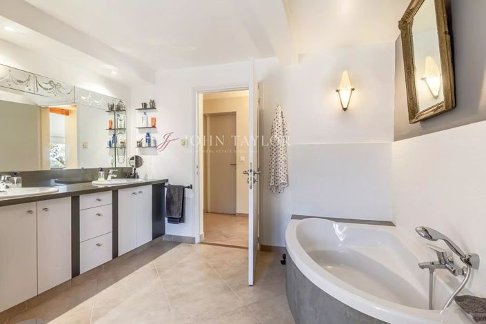 Image No.19-House for sale