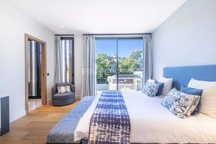 Image No.12-5 Bed House for sale