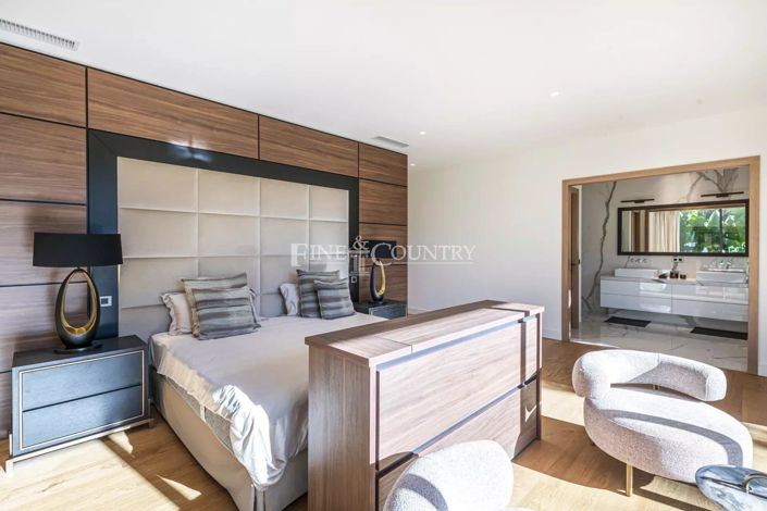 Image No.18-5 Bed House for sale