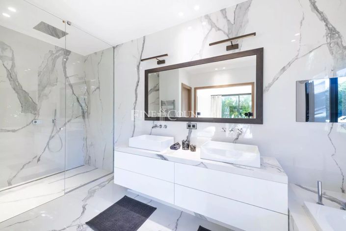 Image No.19-5 Bed House for sale