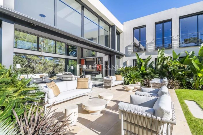 Image No.2-5 Bed House for sale