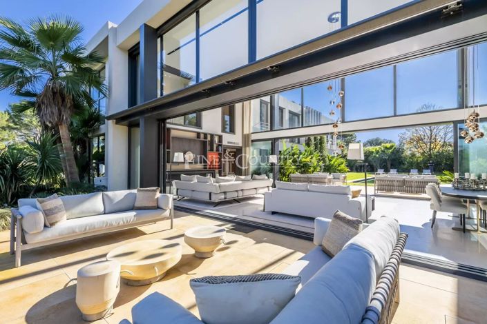 Image No.3-5 Bed House for sale