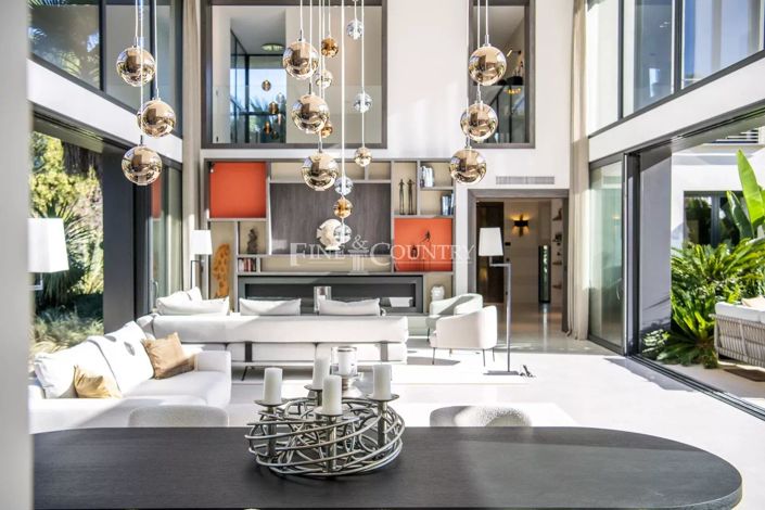 Image No.4-5 Bed House for sale