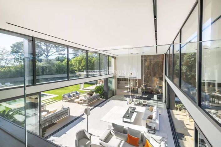 Image No.8-5 Bed House for sale