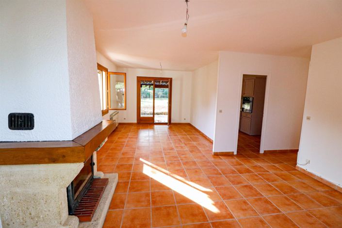 Image No.10-3 Bed House for sale