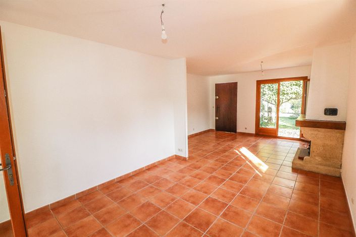 Image No.11-3 Bed House for sale