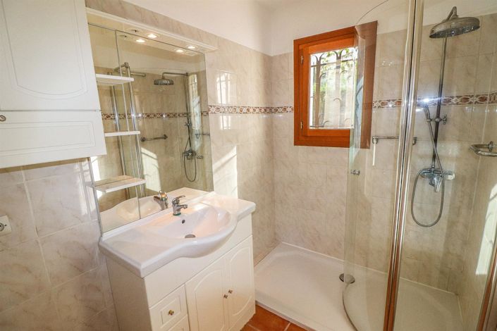 Image No.18-3 Bed House for sale