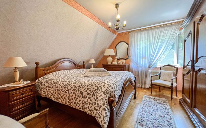 Image No.12-4 Bed Property for sale