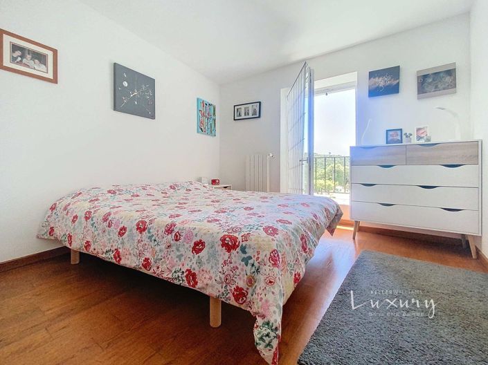 Image No.18-4 Bed House for sale