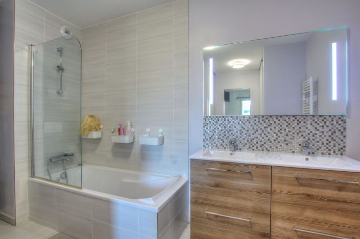 Image No.8-3 Bed Apartment for sale