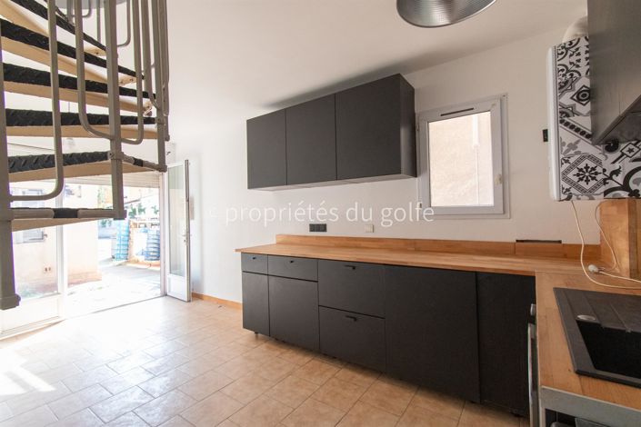 Image No.5-2 Bed House for sale