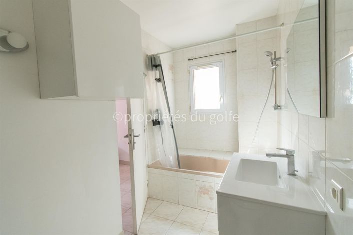 Image No.8-2 Bed House for sale