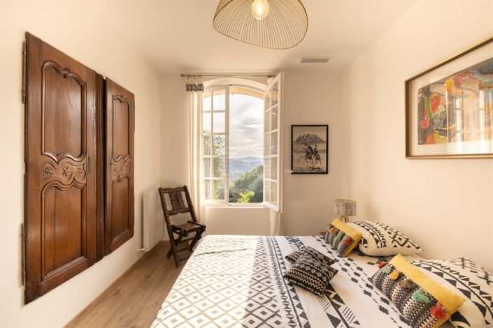 Image No.17-6 Bed House for sale