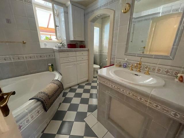 Image No.14-4 Bed House for sale