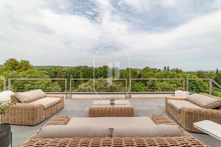 Image No.2-4 Bed House for sale